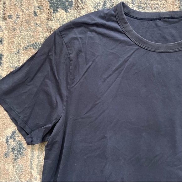 Lululemon men’s top - Picture 3 of 4
